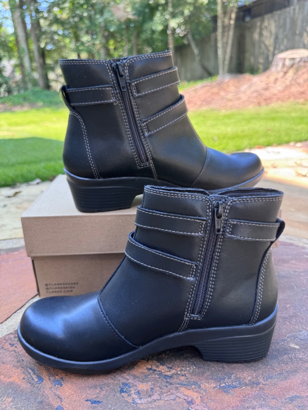 Clarks Collection Black Leather Ankle Boots Size 7.5M - Picture 2 of 9